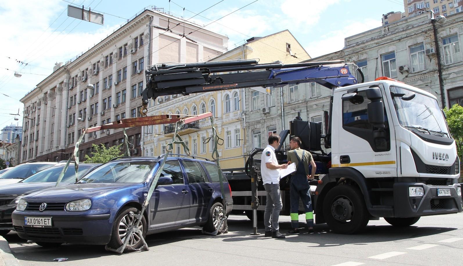Київ оголосив великий добір інспекторів з паркування – деталі