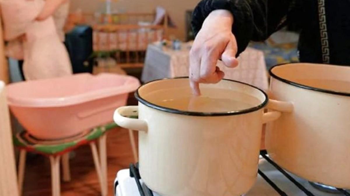 Печерськ до кінця травня залишився без гарячої води