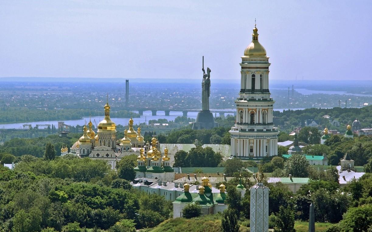 Справи земельні. Крістерова гірка, Чкалівський сквер, Дніпрові кручі та ще понад 70 ділянок вже в Держгеокадастрі