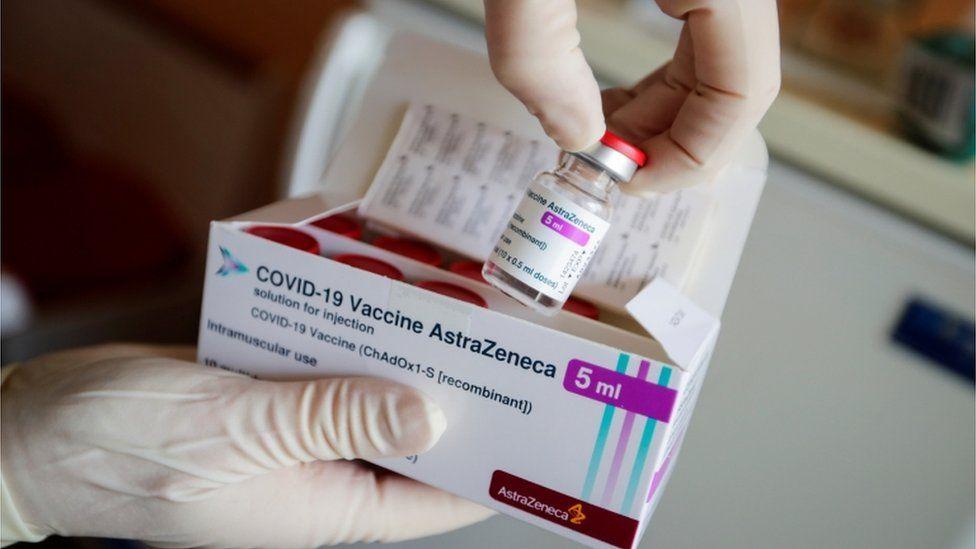 У Київ летить літак з AstraZeneca. Естонія відправила допомогу