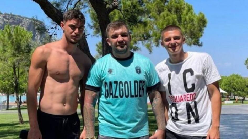 Фото з Бастою: футболісти збірної України потрапили в скандал