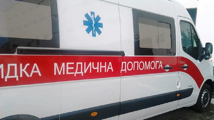 “Чоловік впав і більше не встає”. У центрі Києва влаштували розбірки зі стріляниною (ВІДЕО)