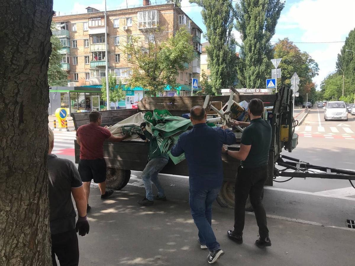 На Солом’янці вуличні торгаші напали на комунальників (ФОТО)