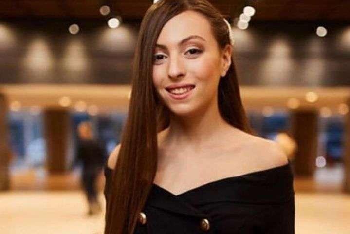“Та мені пох*й на твої поради, мені пох*й”. Дочка Олі Полякової презентувала власний пісенний репертуар (ФОТО)