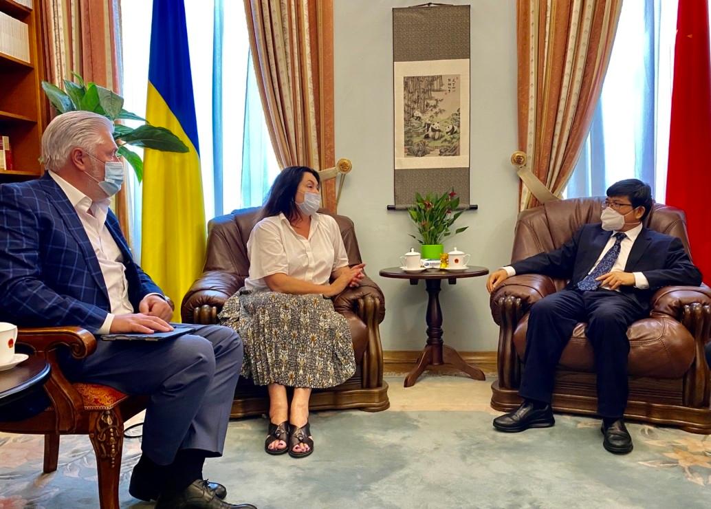 Компартія Китаю в Українських телевізорах? Чому Герасим’юк їздила в КНР