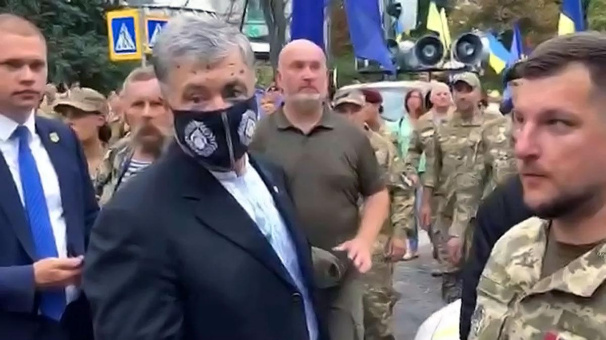 Після нападу із зеленкою Порошенко отримав опік очей другого ступеня