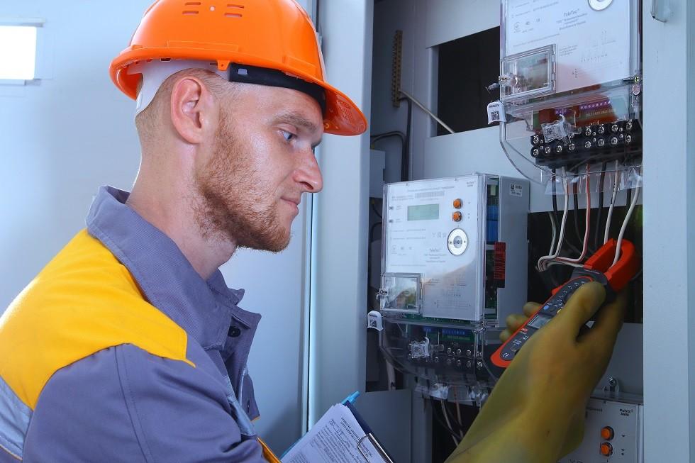Більше сотні будинків обладнають економними електролічильниками у серпні (АДРЕСИ)