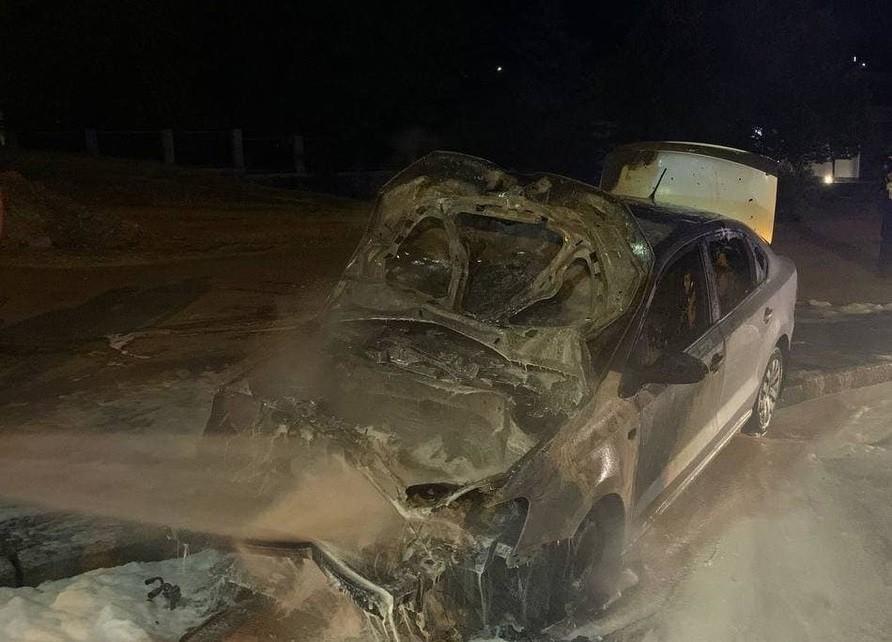 Вершник без голови. У Києві чоловік тікав з місця ДТП на палаючому авто (ФОТО)
