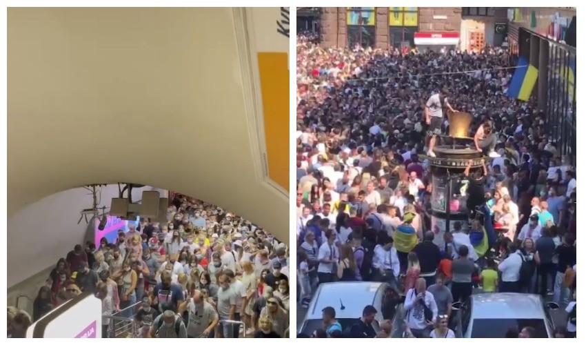 Натовпи в метро під час пандемії: як люди добирались в центр міста (ВІДЕО)