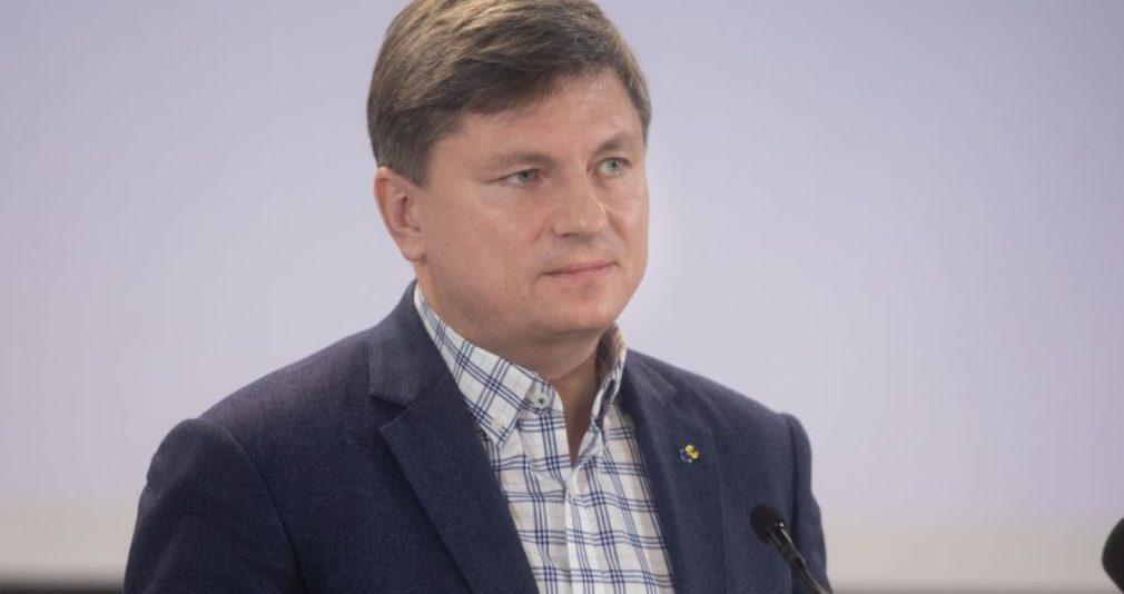 Влада Зеленського забирає гроші у пенсіонерів, щоб роздерибанити їх на «великому крадівництві» – Герасимов