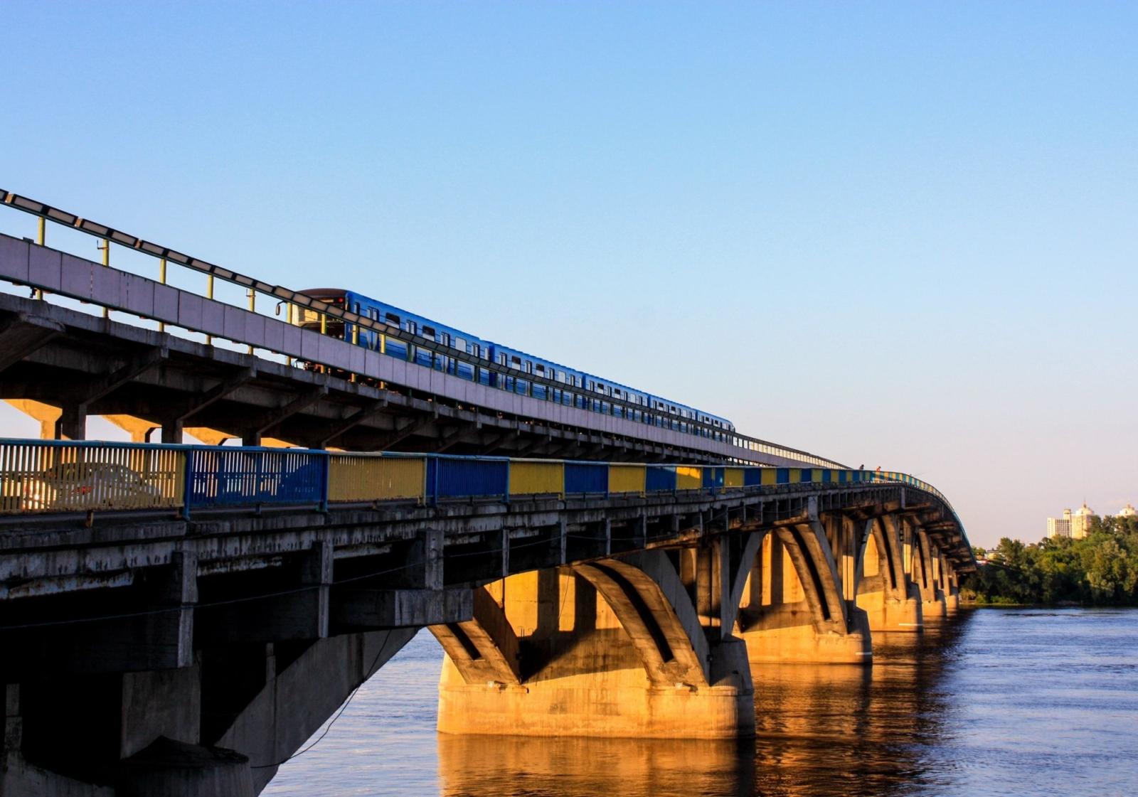 У компанію до Південного. Міст Метро частково закриють на ремонт