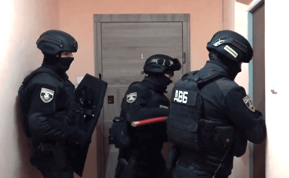 Столичні таксисти видавали себе за поліцейських і вимагали хабарі (ФОТО)