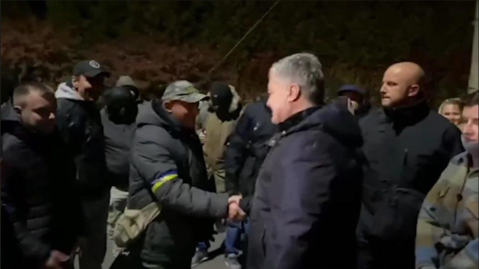 «Зеленський, не прикривайся тітушками» – Порошенко відреагував на події в Козині