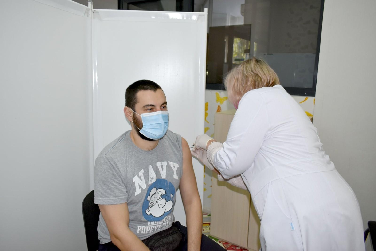 Чи потрібно робити бустер, якщо перехворів на COVID-19