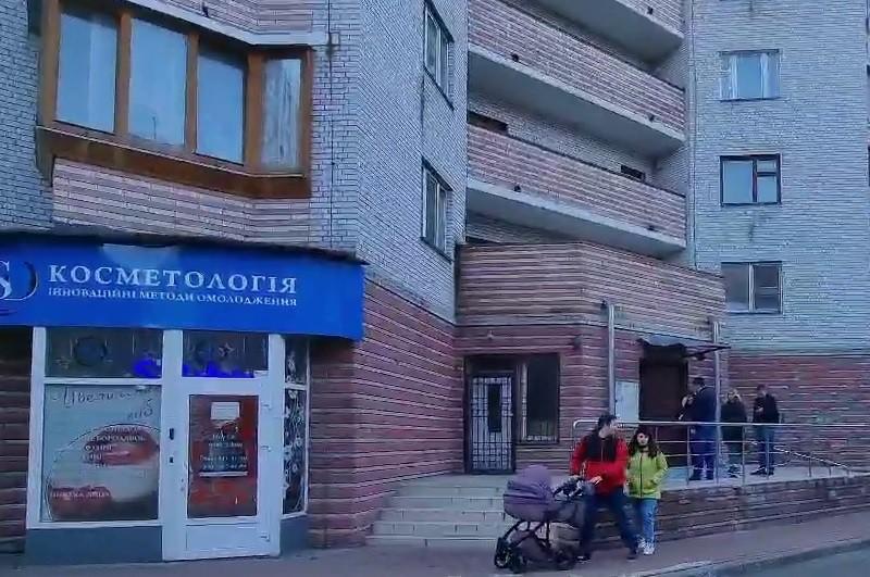 Загинула дитина: на Чоколівці дівчинка випала з 10 поверху
