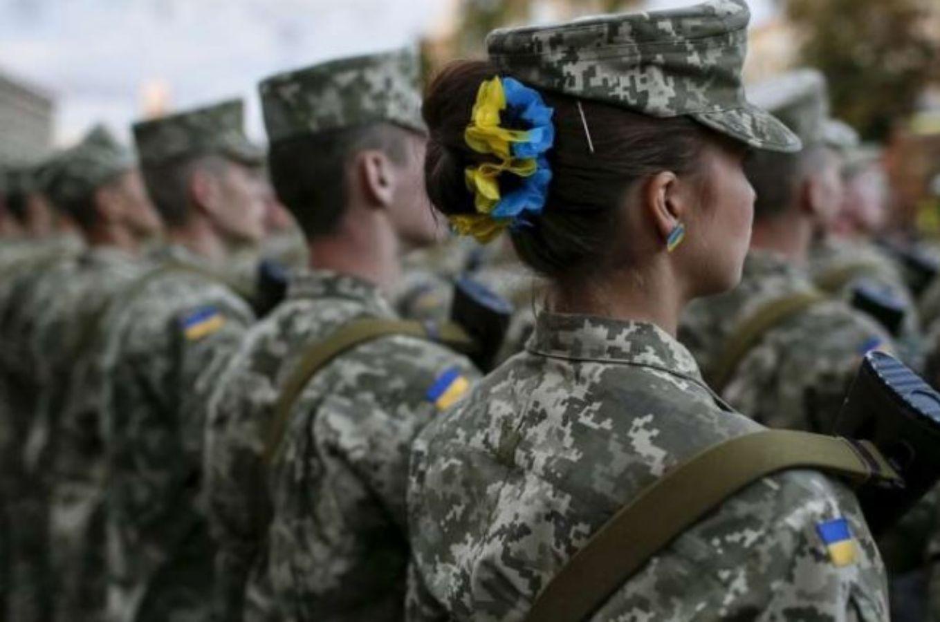 Скільки захисників та захисниць отримають виплати та яку суму – цифри