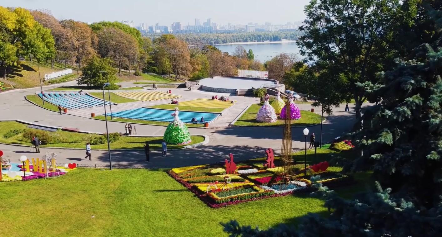 Абсолютно новий формат – з’явились нові подробиці про осінню виставку хризантем на Співочому