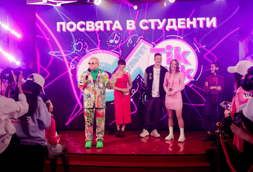 Поплавський вручив студентські квитки майбутнім “дипломованим тіктокерам” (ВІДЕО)