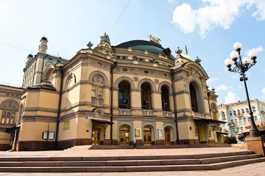 На Театральній площі з’явиться скульптурна композиція «Непередбачувані обставини»