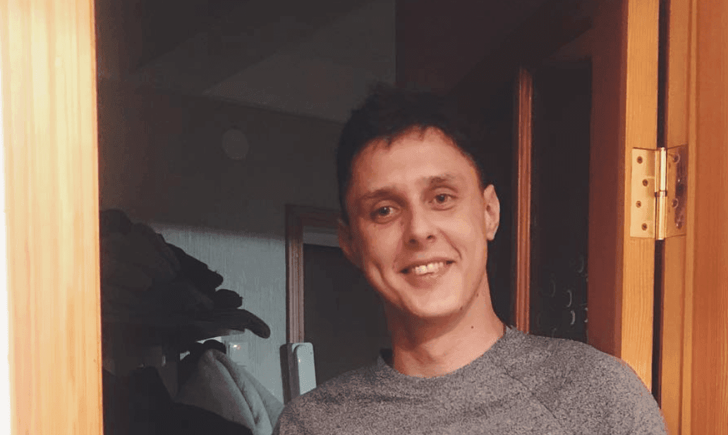 Музиканта та автора пісень гурту KAZKA жорстоко побили у Києві – його прооперували