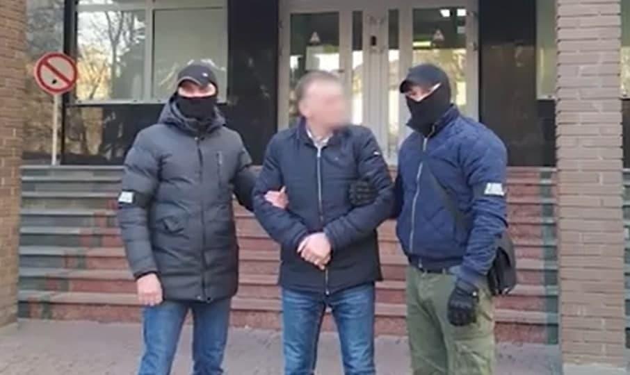 У Києві затримали серійного “клофелінщика”-грабіжника, який присвоїв мільйони чужих гривень