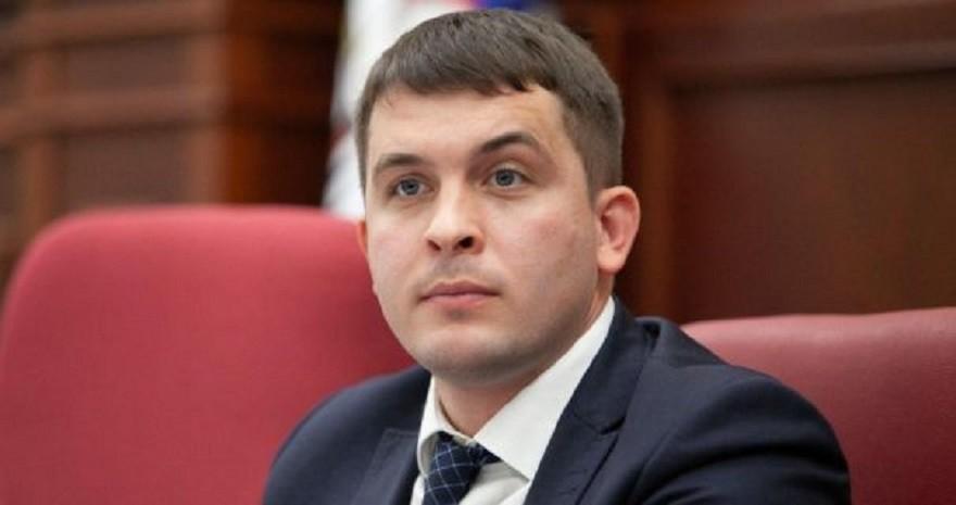 За вислугу років. Кличко дав молодому керівникові апарату КМДА надбавку до зарплати