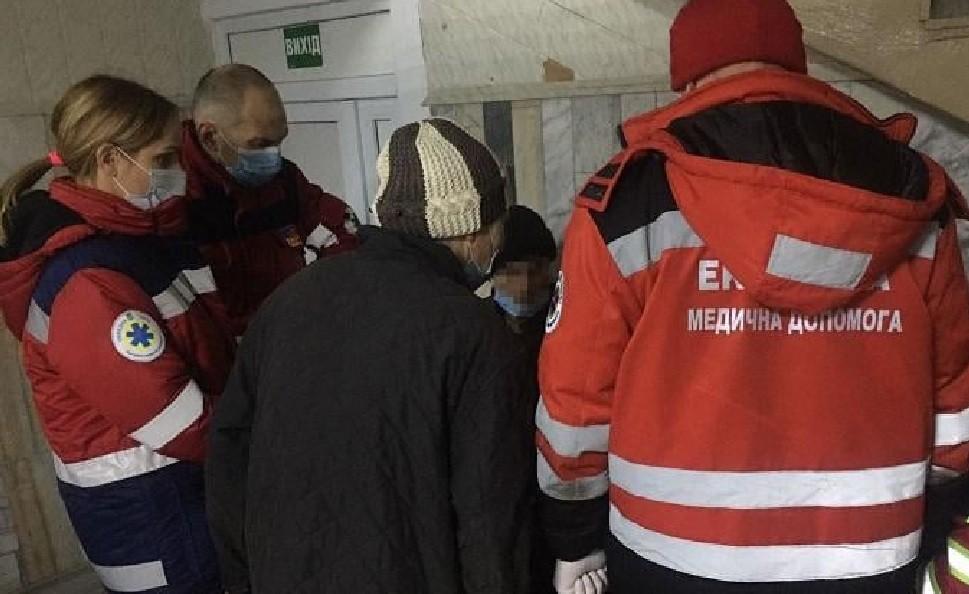 Поліція затримала чоловіка, який бив жінок на Русанівці (ФОТО)