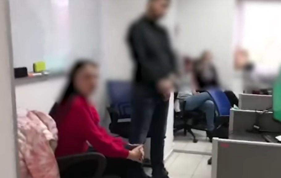 Шантаж порнографією та доведення до самогубства. На Київщині колектори “кошмарили” вчителів