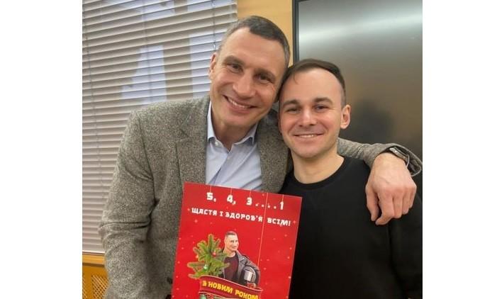 Мер Віталій Кличко випустив новорічну листівку зі своїми свіжими ляпами