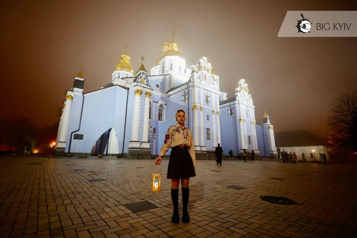 Символ миру та злагоди: до Києва привезли Вифлеємський Вогонь (ФОТОРЕПОРТАЖ)