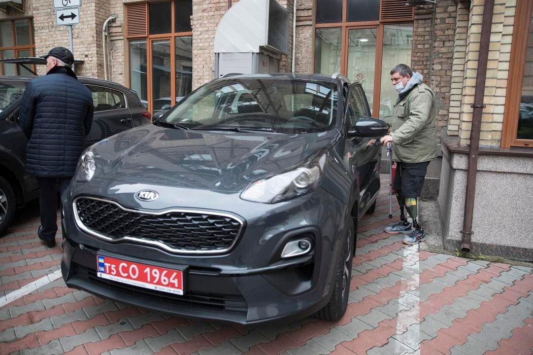Кличко вручив ключі від автівок ветеранам російсько-української війни, які мають інвалідність 1-2 групи