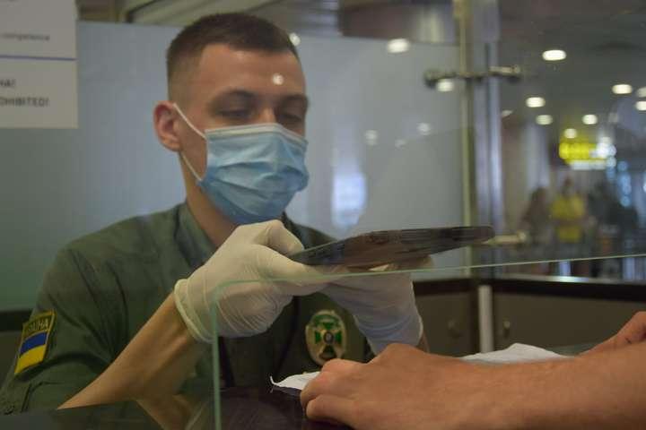 У “Борисполі” піймали власників 35-ти підроблених COVID-сертифікатів менш ніж за тиждень