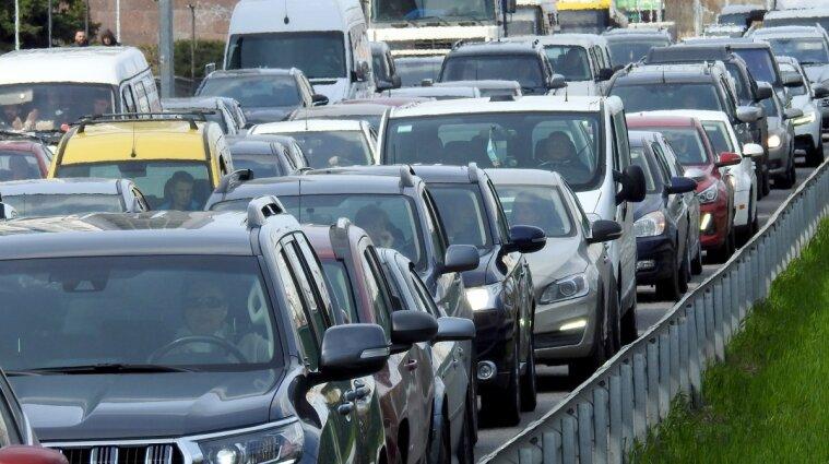 Київ паралізували затори. В урядовий квартал стягнули силовиків і техніку (ФОТО, ВІДЕО)