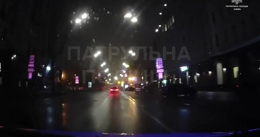П’яний 20-річний водій BMW влаштував “перегони” з патрульними центром Києва (ВІДЕО)