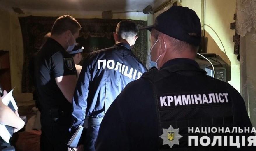Вісім чоловіків створили сутенерську групу: “бізнес” для дорослих тривав на експлуатації жінок