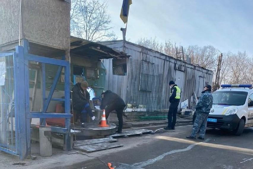 Чоловік влаштував стрілянину на полігоні відходів у Голосієві, поранено охоронця (ФОТО)