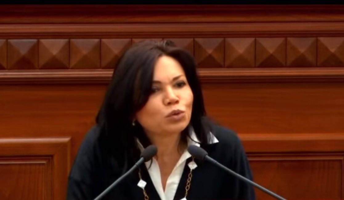 “Прикро, що влада і ціла владна партія “Слуг народу” – дрібні фейкомети”, – депутатка