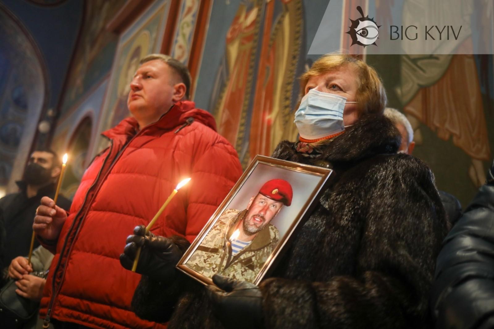 Серця Кіборгів: в Києві вшанували пам’ять загиблих оборонців ДАПу (ФОТОРЕПОРТАЖ)