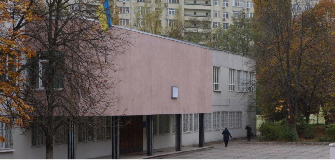 Котлети розбрату: в київській школі кухарі побились з прибиральницею (ФОТО)