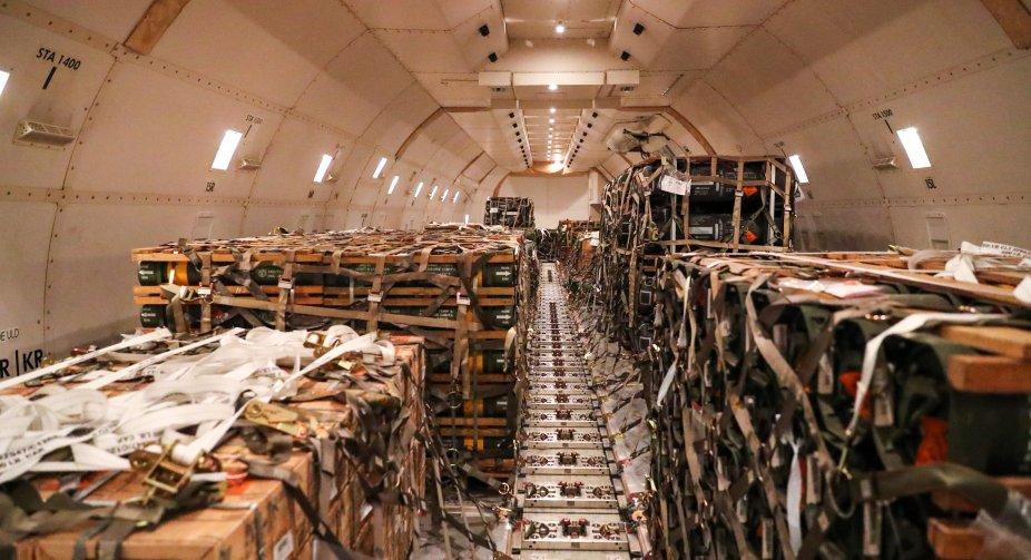 Понад 80 тонн боєприпасів: У “Борисполі” сів літак з п’ятою партією допомоги від США