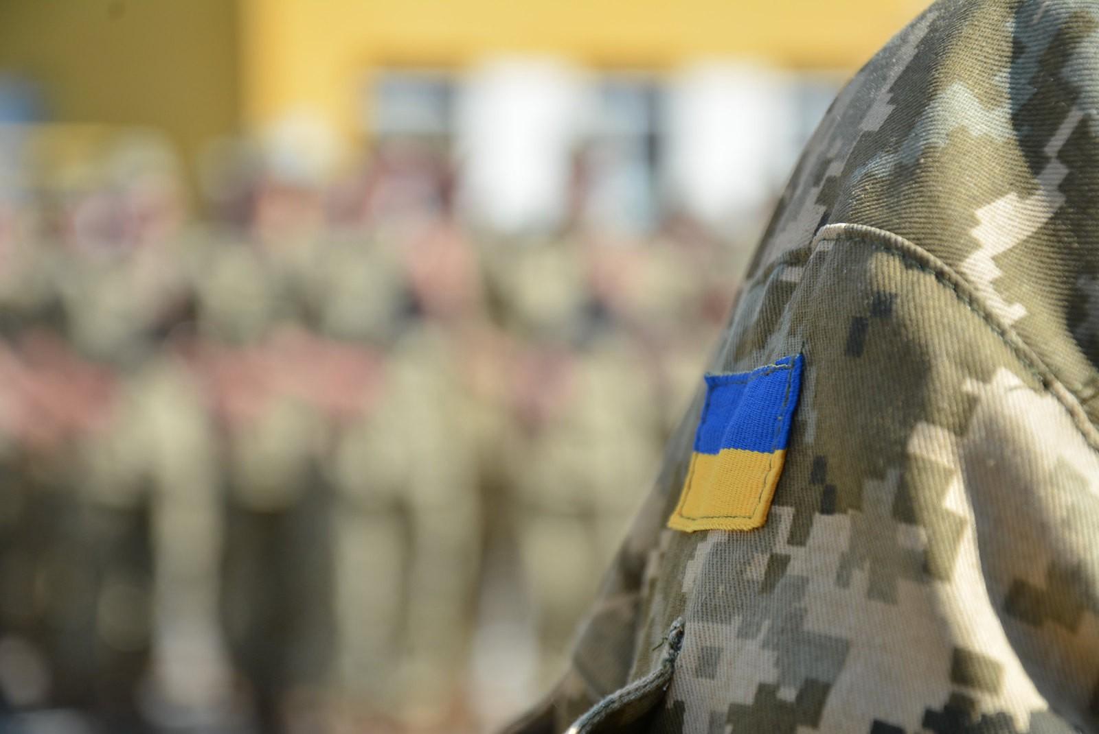 військові