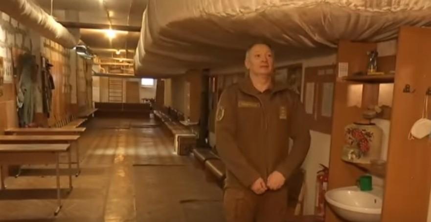 Підвал школи на Позняках переобладнали під бункер (ВІДЕО)