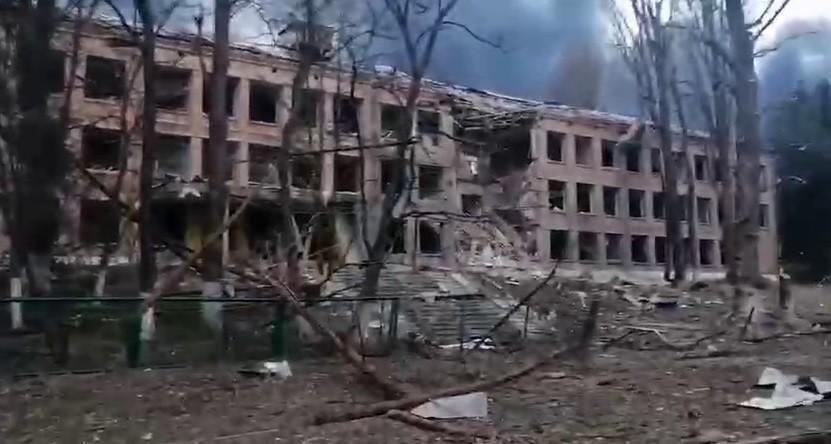 Васильків після обстрілів: повністю знищено ПТУ (ВІДЕО)