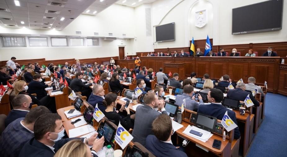 Захистити Київ: як депутати ухвалювали термінові рішення
