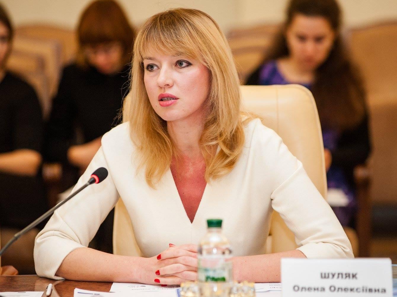 Чоловік і брат “слуги” Шуляк виїхали у Польщу з $1,3 млн, іконами, годинниками й шубами – бізнесмен
