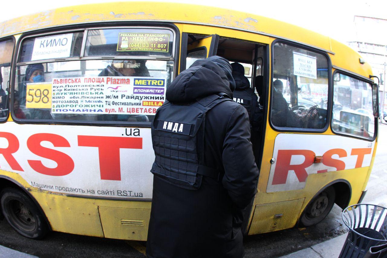 Нахабність рулить: на одному з маршрутів замість 15 автівок працює 2
