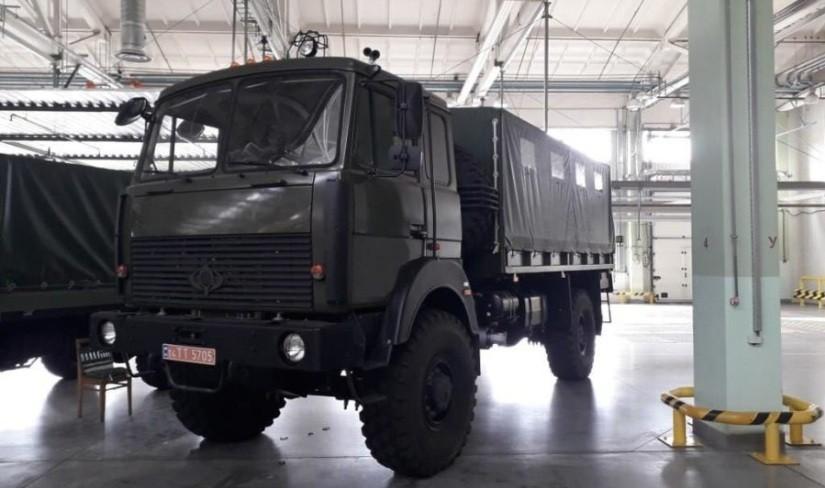 Корпорація “Богдан” передає автотехніку на воєнні потреби