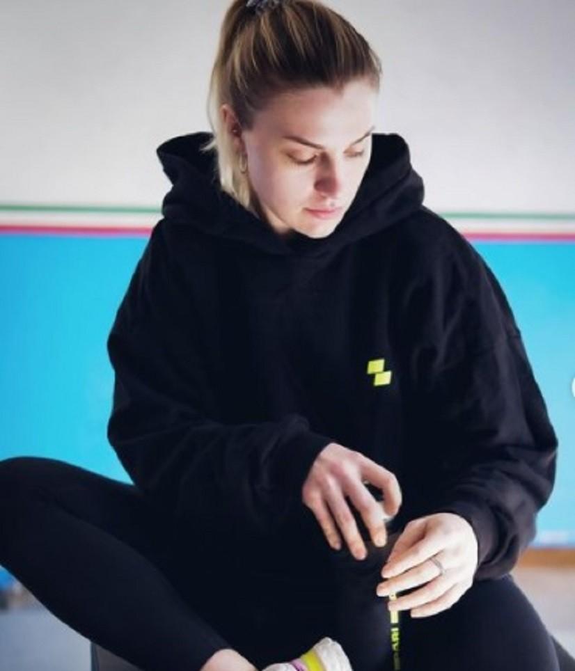 Харлан показала, як вивозила родичів з України