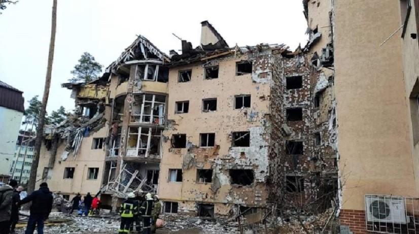 В обстріляному Ірпені люди масово збувають квартири