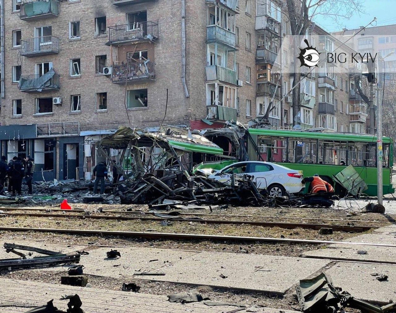 Потужний вибух на Куренівці потрапив на відео
